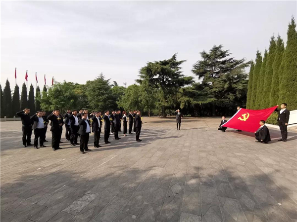 緬懷***烈士 弘揚***精神 繼承***遺志 緬懷***烈士 弘揚***精神 繼承***遺志